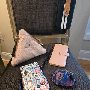 Women's accessory bundle